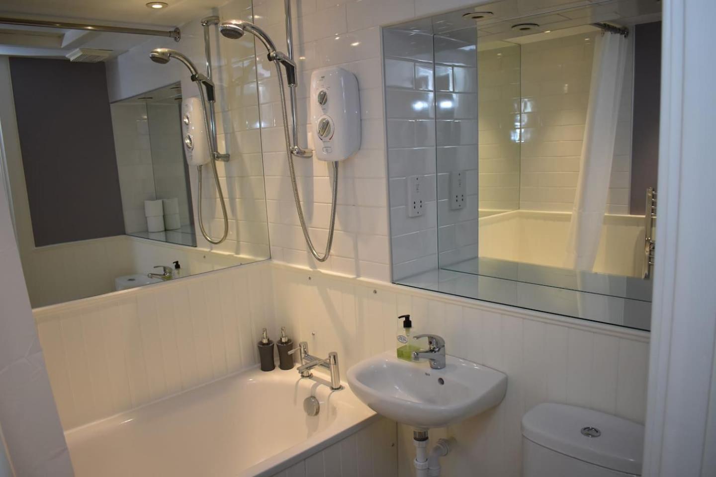 West Port - 2Br In The Heart Of The Old Town Just Off The Grassmarket إدنبرة المظهر الخارجي الصورة